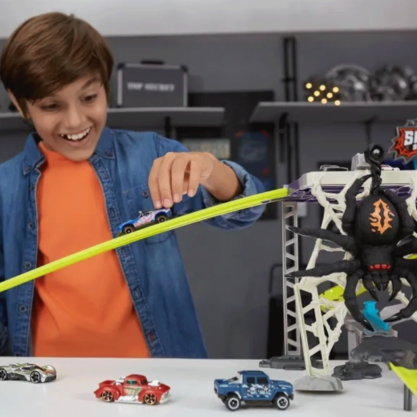 Metal Machines Pista Spider Strike Autobrinca Online