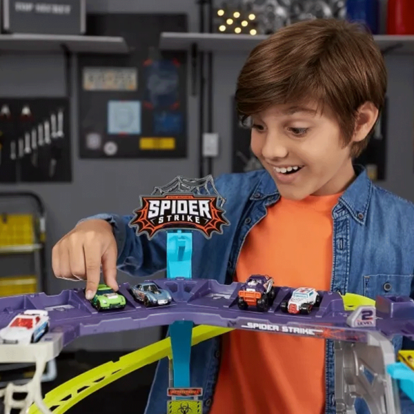 Metal Machines Pista Spider Strike Autobrinca Online