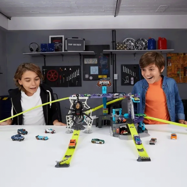 Metal Machines Pista Spider Strike Autobrinca Online