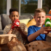 Smashers Dino Island – Caveira Pequena T-Rex Autobrinca Online