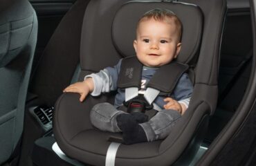 Bebé em cadeira auto