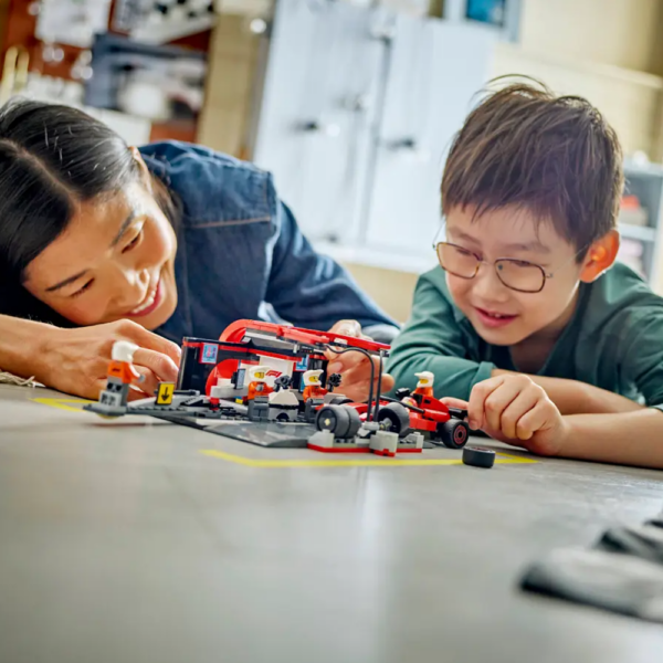 LEGO City – Boxe de F1 e Equipa da Boxe com Carro da Ferrari 60443 Autobrinca Online
