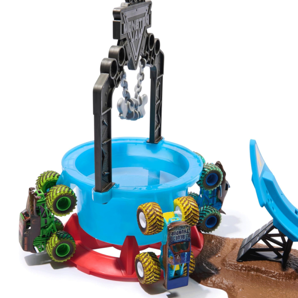 Monster Jam Mud Blasters Monster MUTT Dalmatian Dunk Tank Autobrinca Online