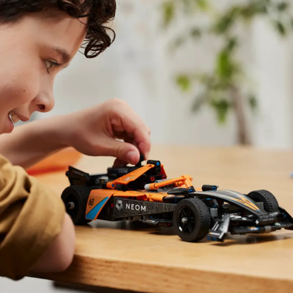 LEGO Technic – NEOM McLaren Formula E Race Car 42169 Autobrinca Online