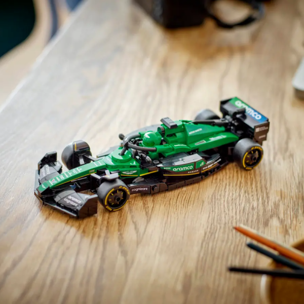 LEGO Speed Champions – Carro de Corrida Aston Martin Aramco F1 77245 Autobrinca Online