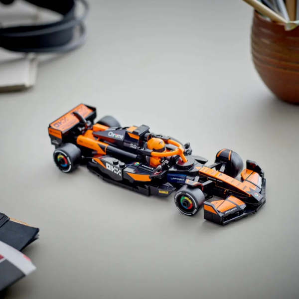 LEGO Speed Champions – Carro de Corrida McLaren F1 Team MCL38 77251 Autobrinca Online